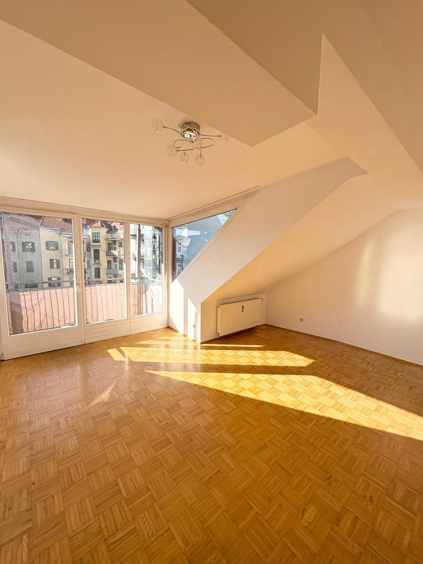 2-Zimmer-Erstbezug nach Sanierung mit Balkon - Provisionsfrei!